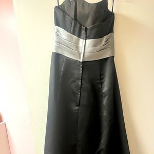 Impressions bridesmaid dress size 8. Black with gray waistband. Worn once